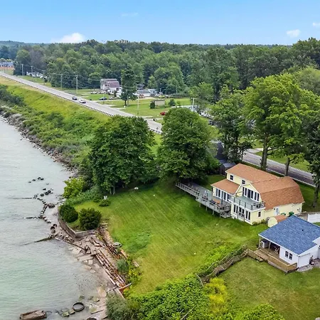 Sunset Haven - Lakeside Retreat In Gotl
